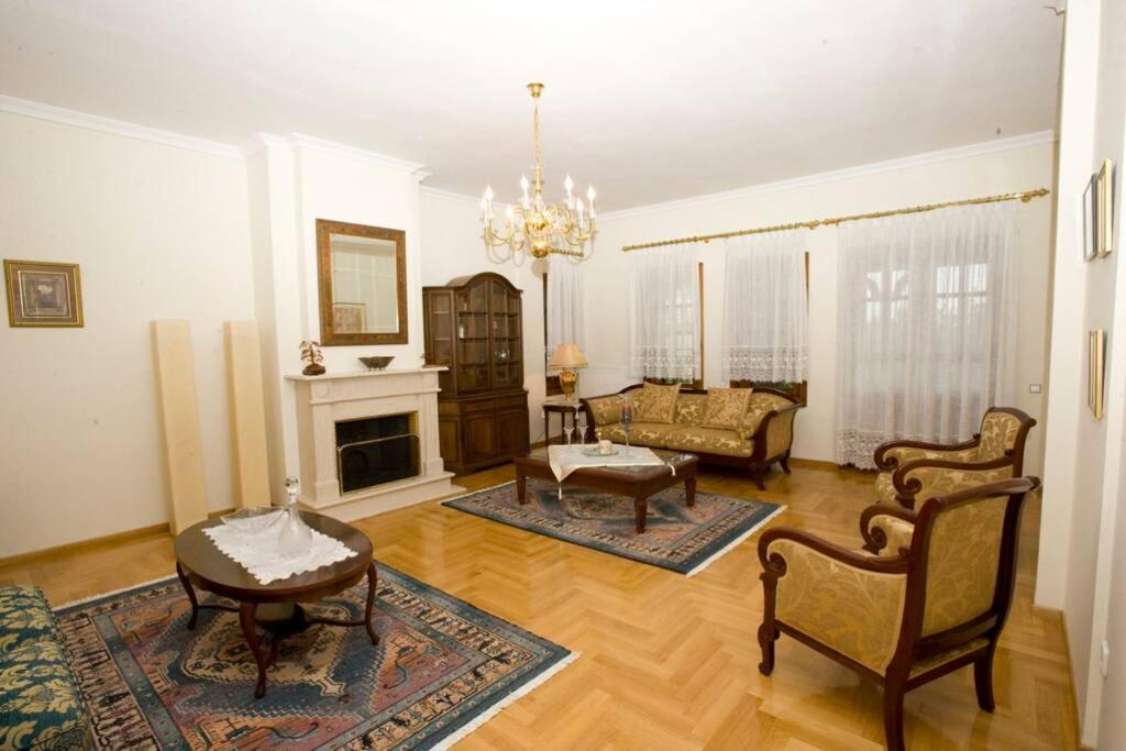 テッサロニキ Traditional Macedonian Mansion In Peraiaヴィラ エクステリア 写真